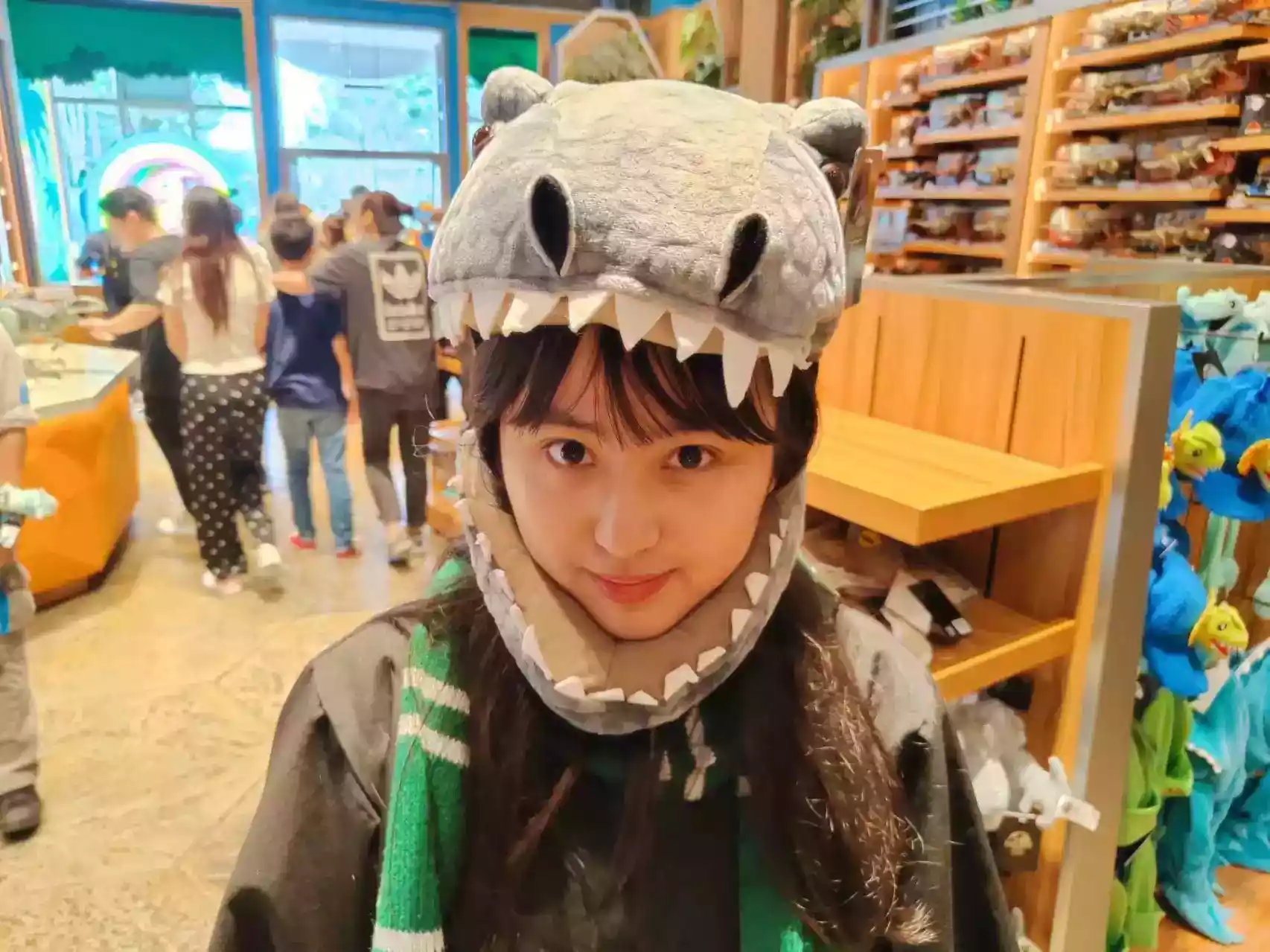 2023-09-20 女友在环影.webp